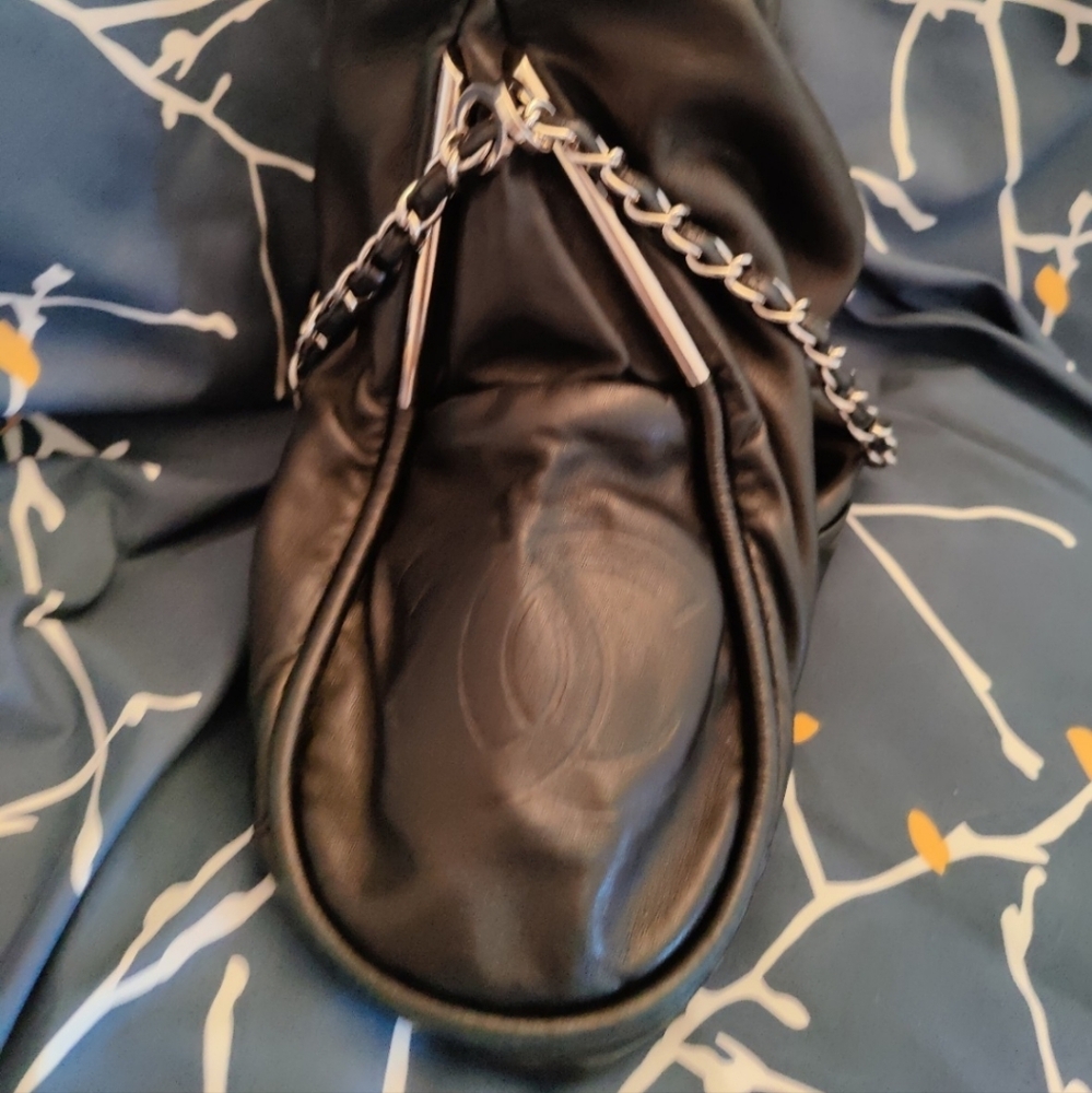 Chanel Black Leather Shoulder Bag - Picture 3 of 5